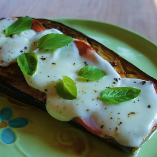 Berinjela Assada com Tomate e Mozzarella